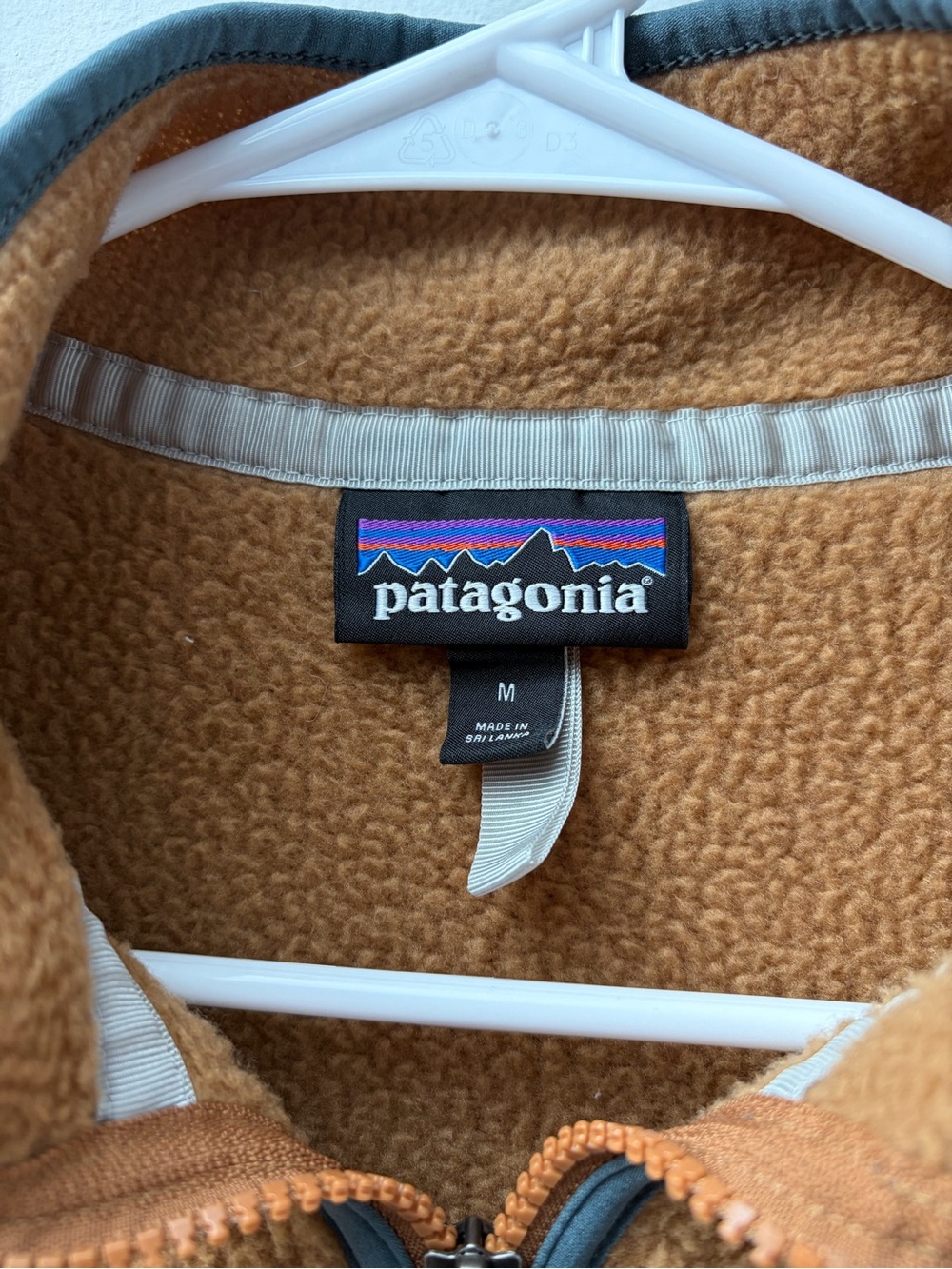 Patagonia Women's Retro Pile Marsupial - Picture 2 of 4